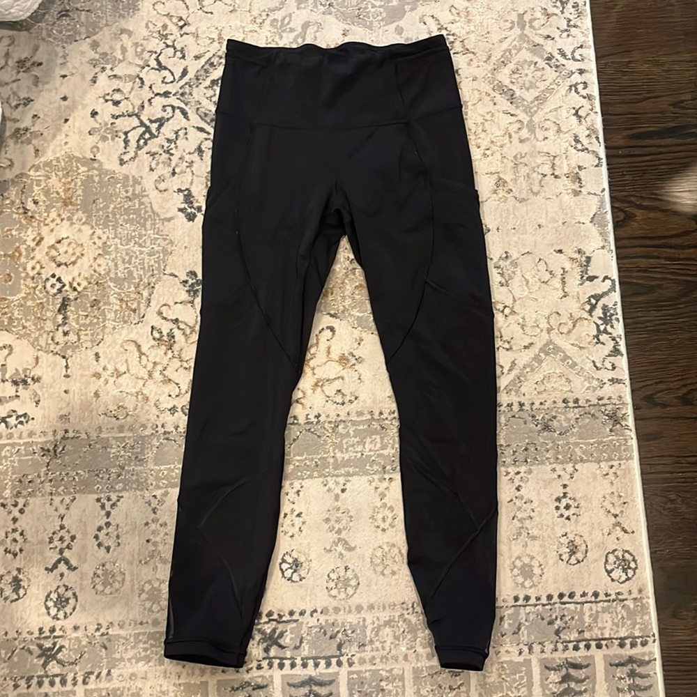 Lululemon Size 6 Black Leggings with side pockets